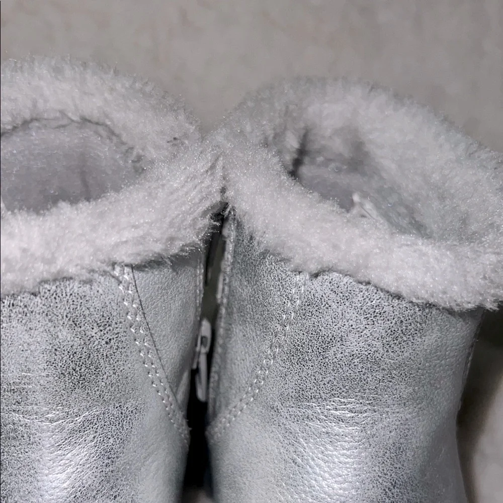 OshKosh B'gosh Silver‎ Kids Boots